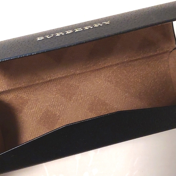 Burberry black glasses case - Picture 8 of 12